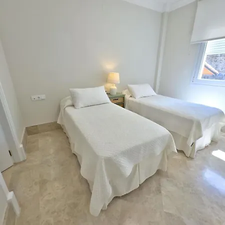 Adosada En Santa Clara * Marbella