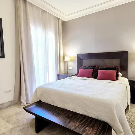 Adosada En Santa Clara * Marbella